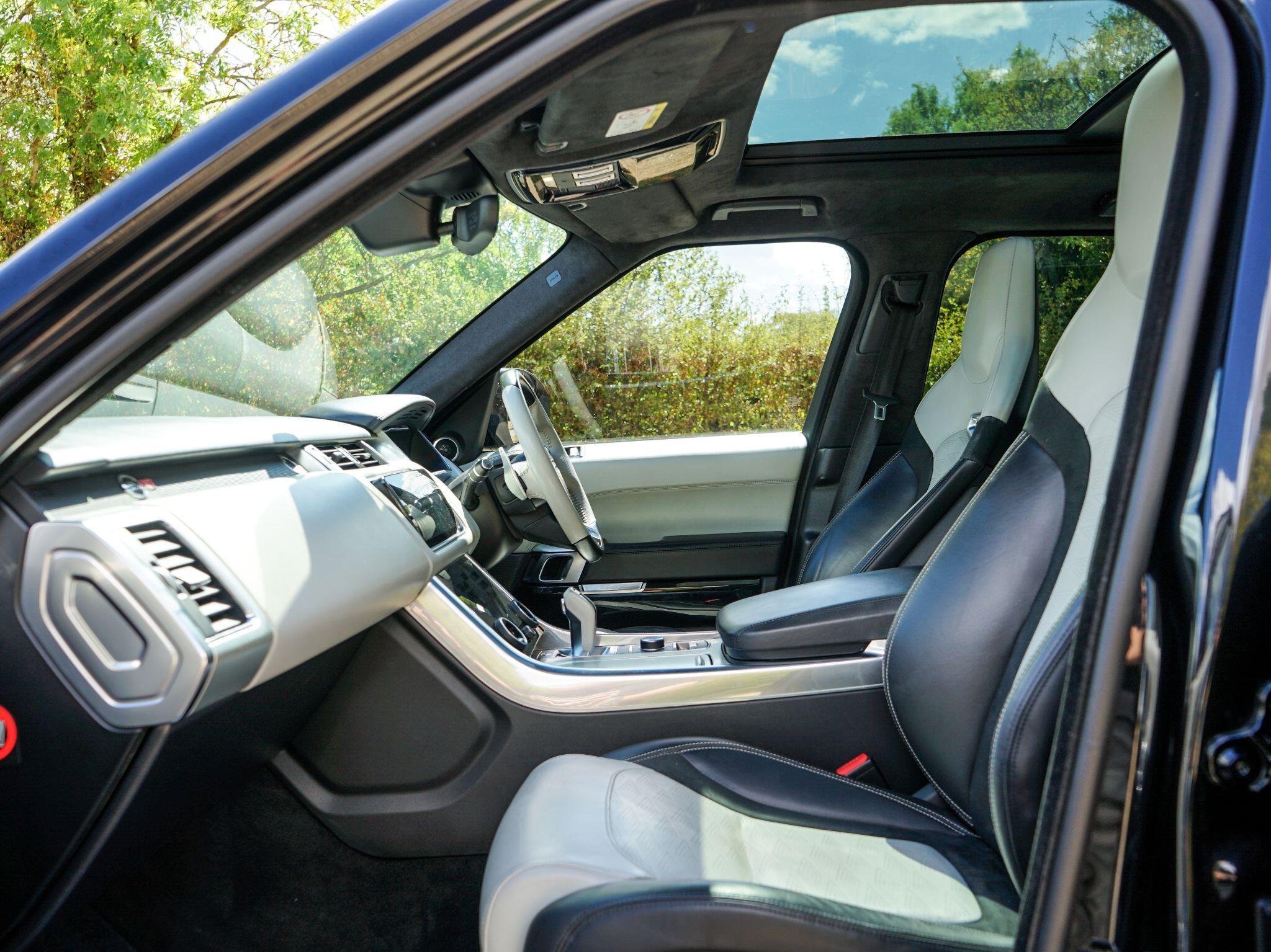 Land Rover Range Rover Sport view 3