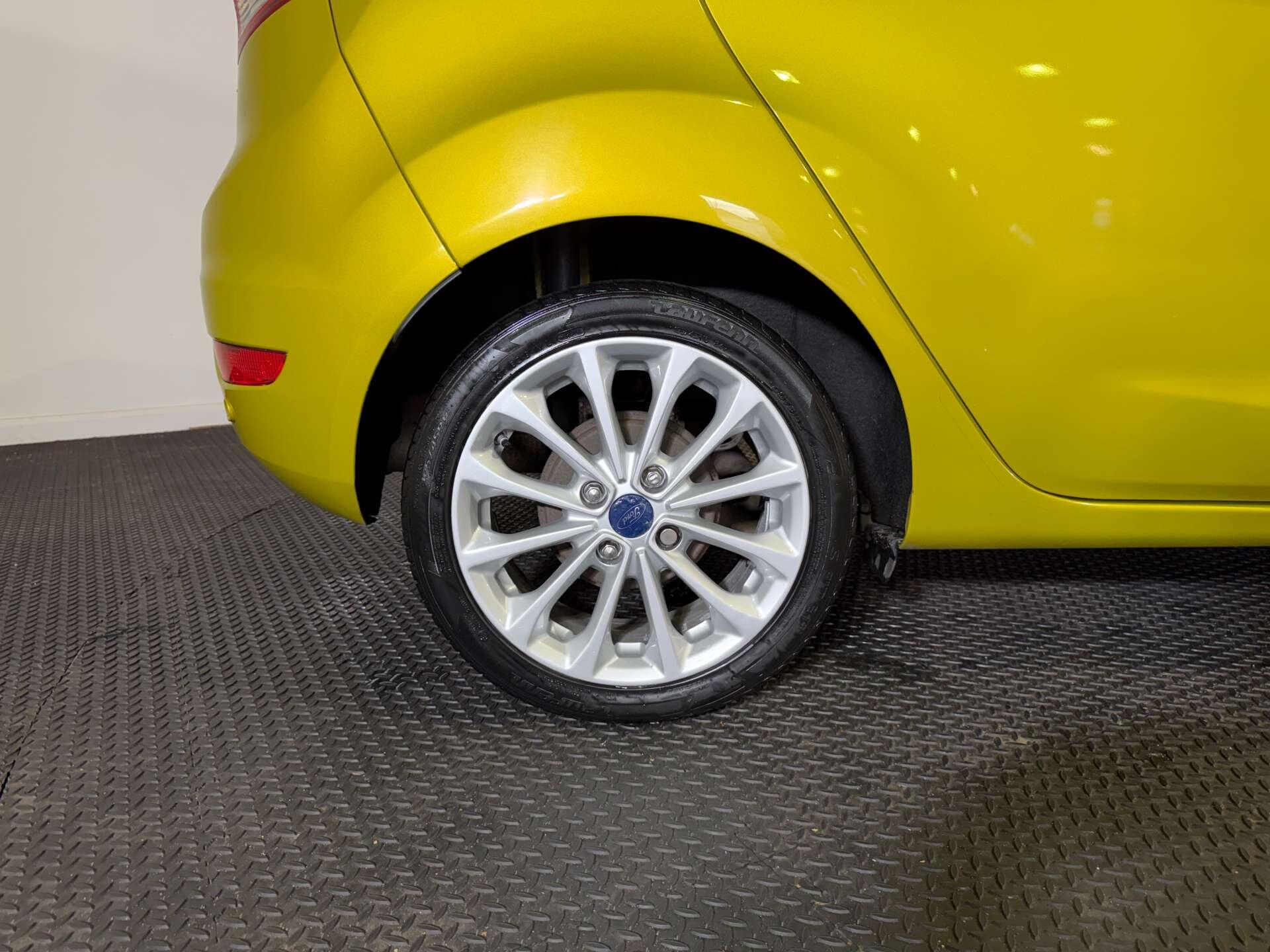 Ford Fiesta view 65