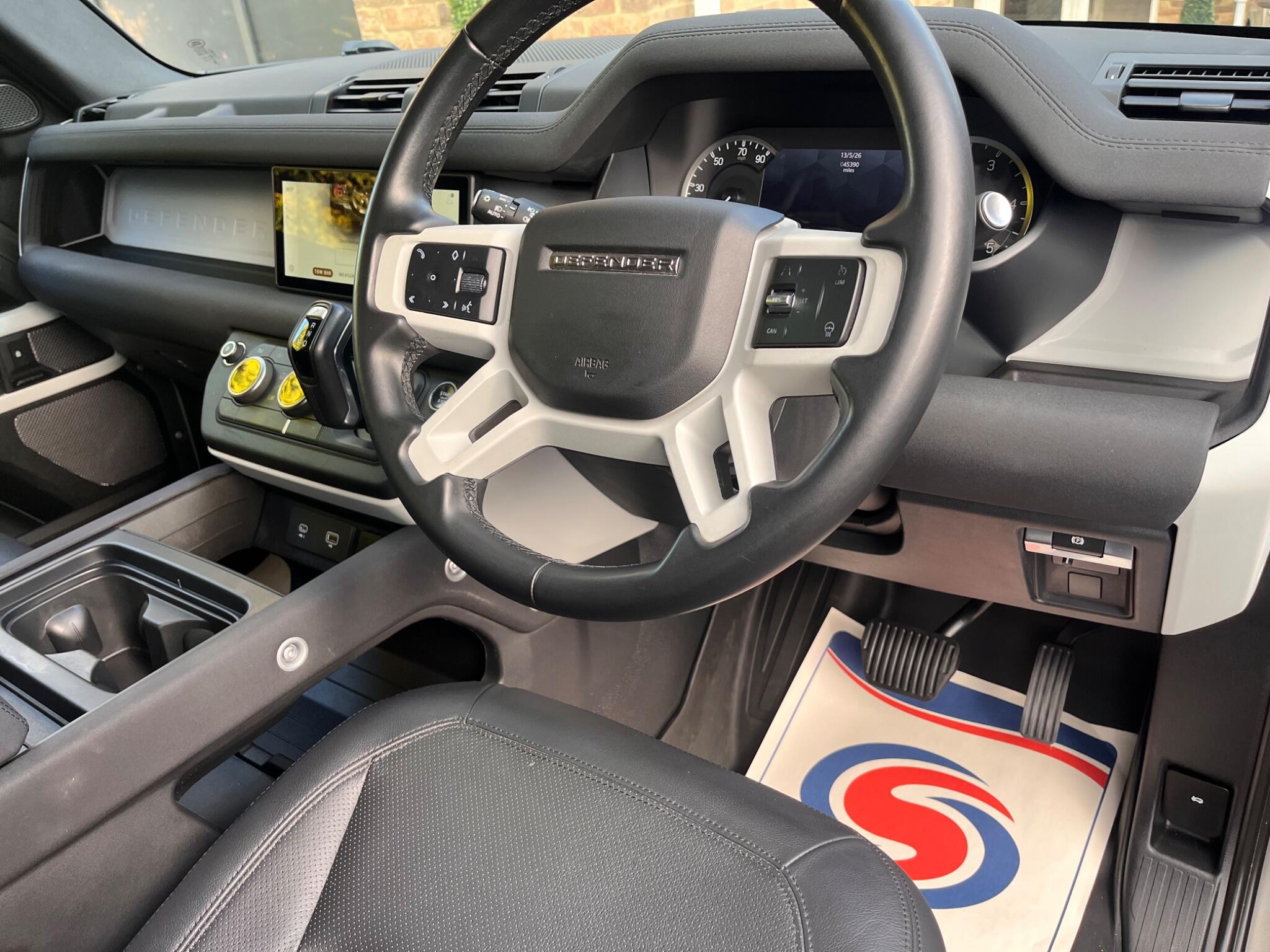 Land Rover Defender view 25