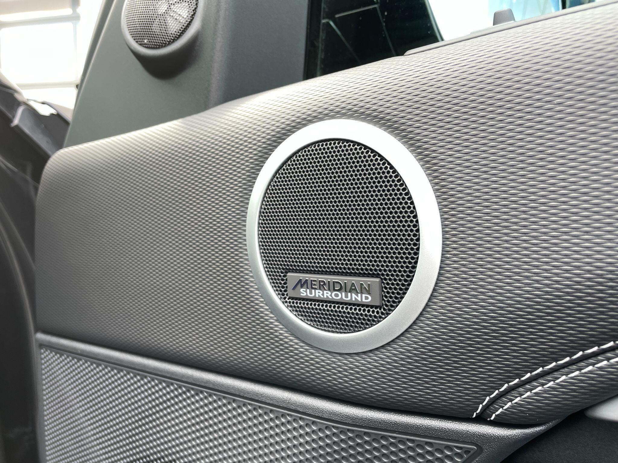 Land Rover Discovery view 23