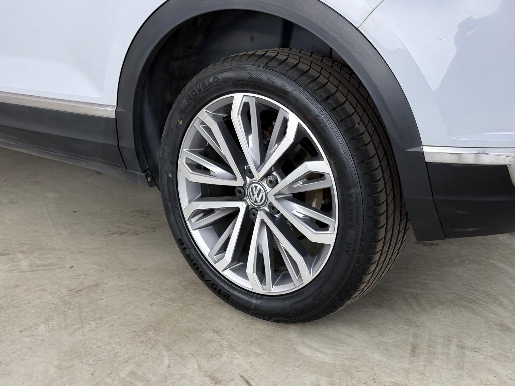 Volkswagen T-Roc view 9