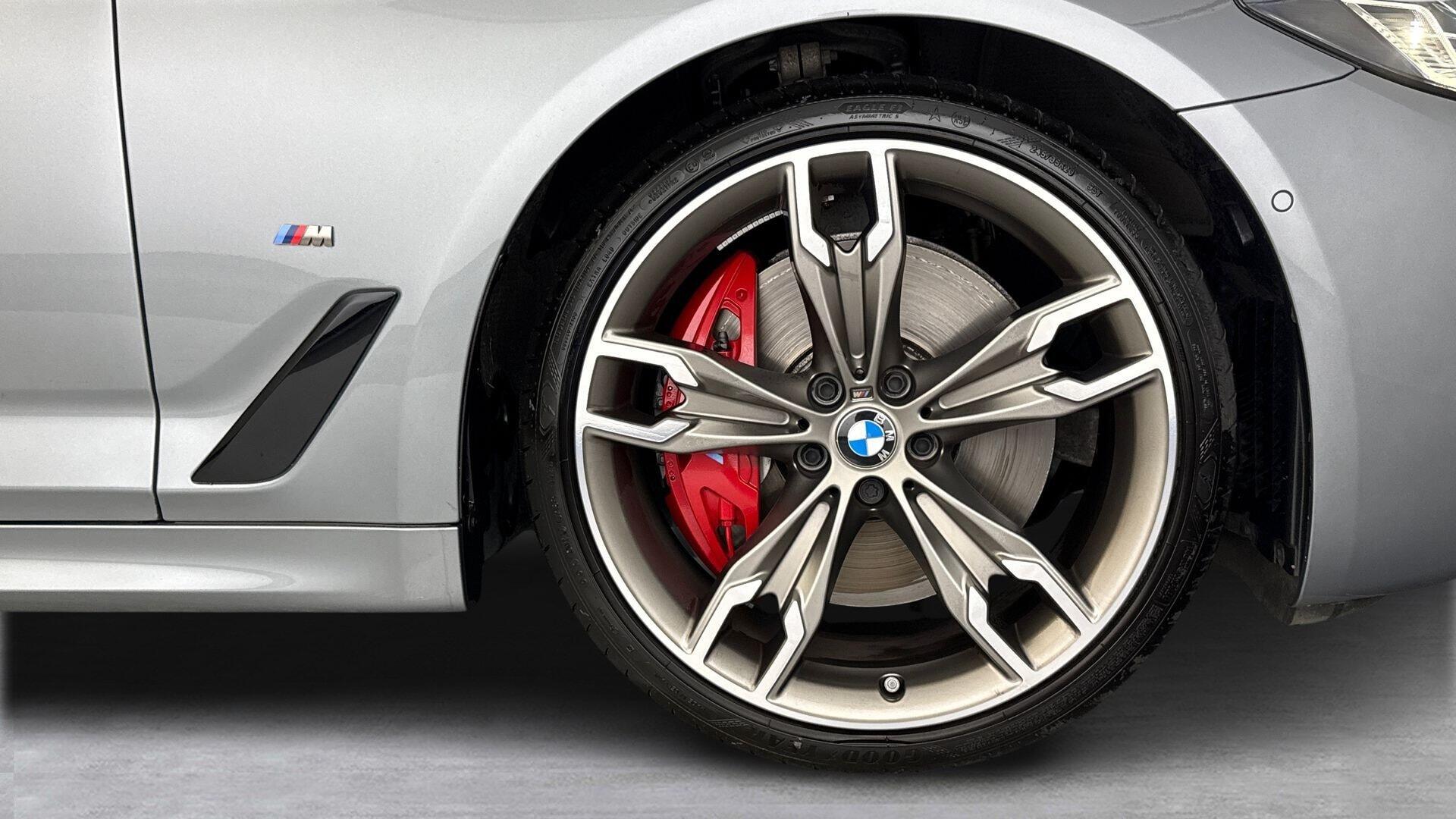 BMW 5 Series view 14