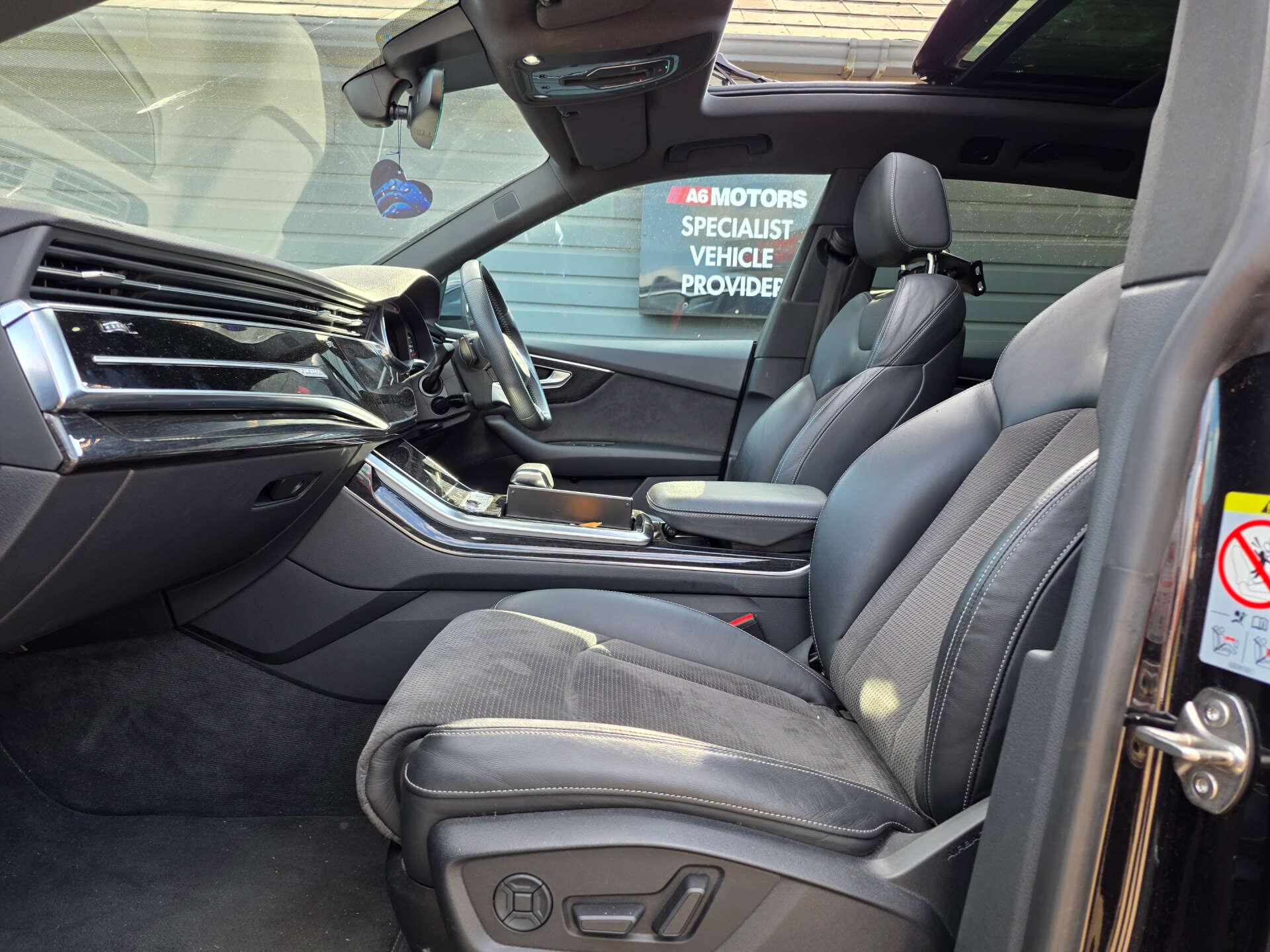 Audi Q8 view 24