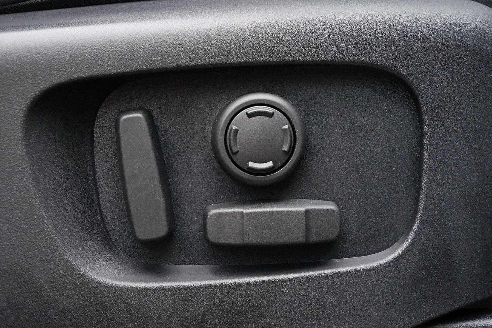 Land Rover Discovery view 18