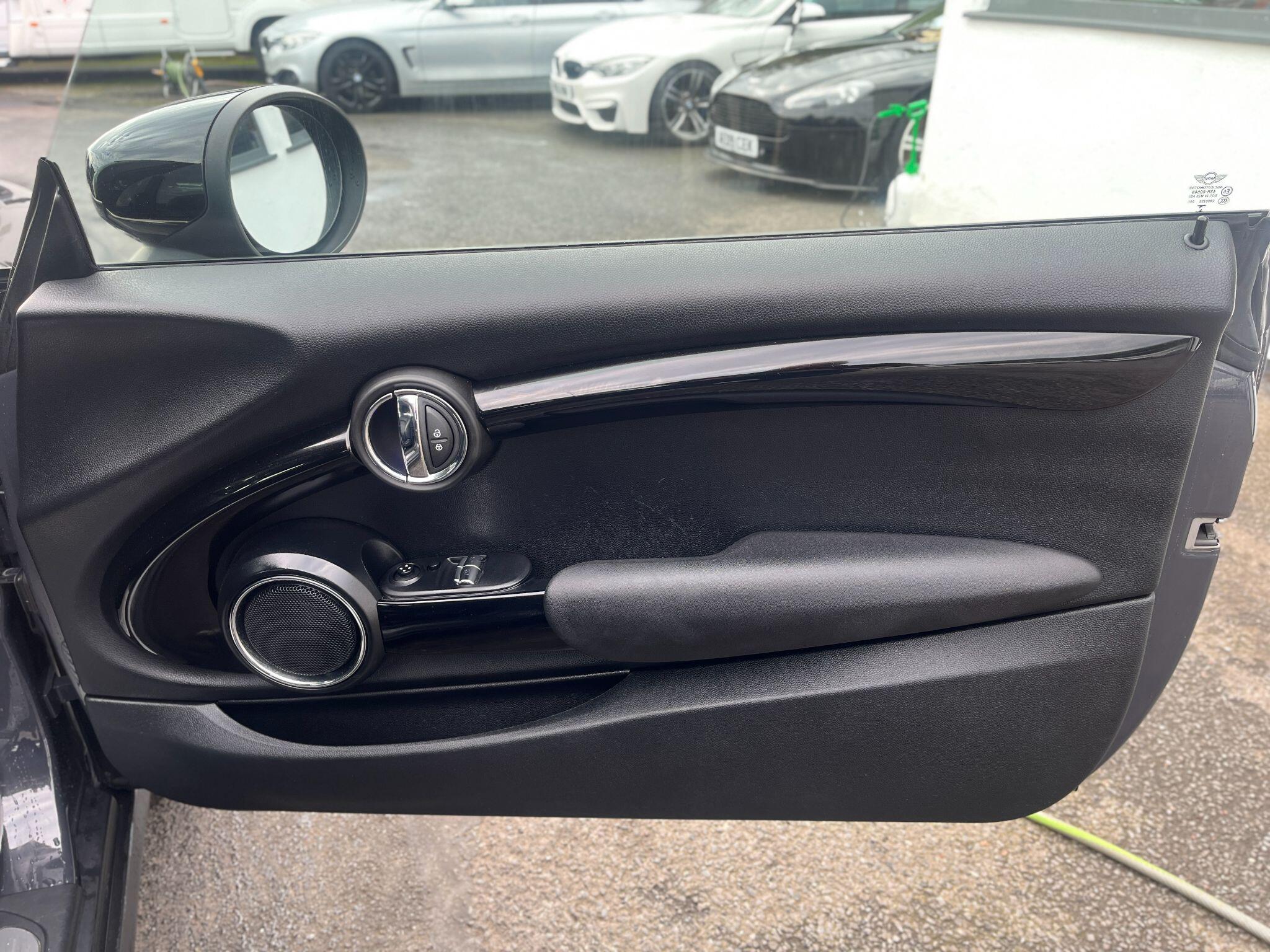 Mini Hatch view 25