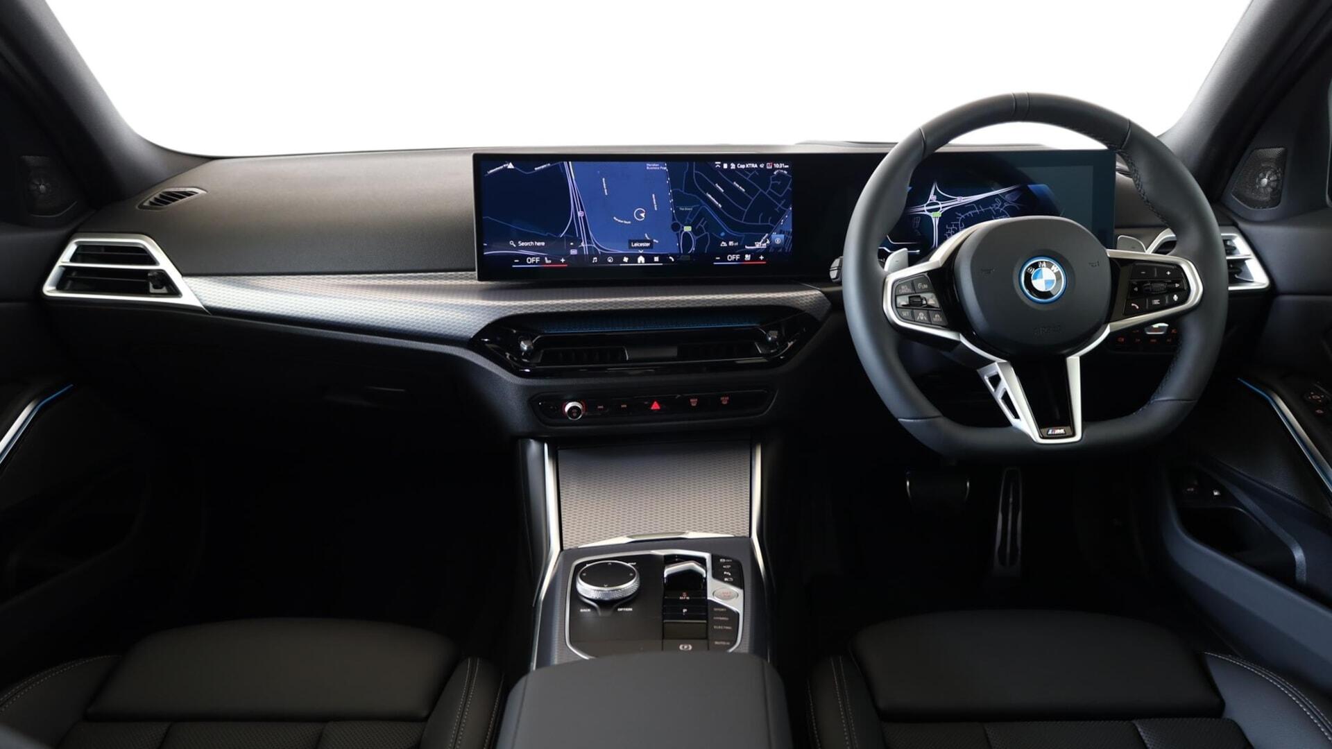 BMW 3 Series view 4