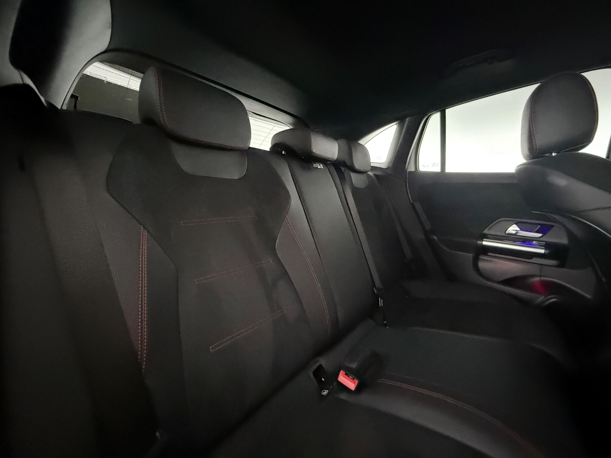 Mercedes-Benz Gla view 33