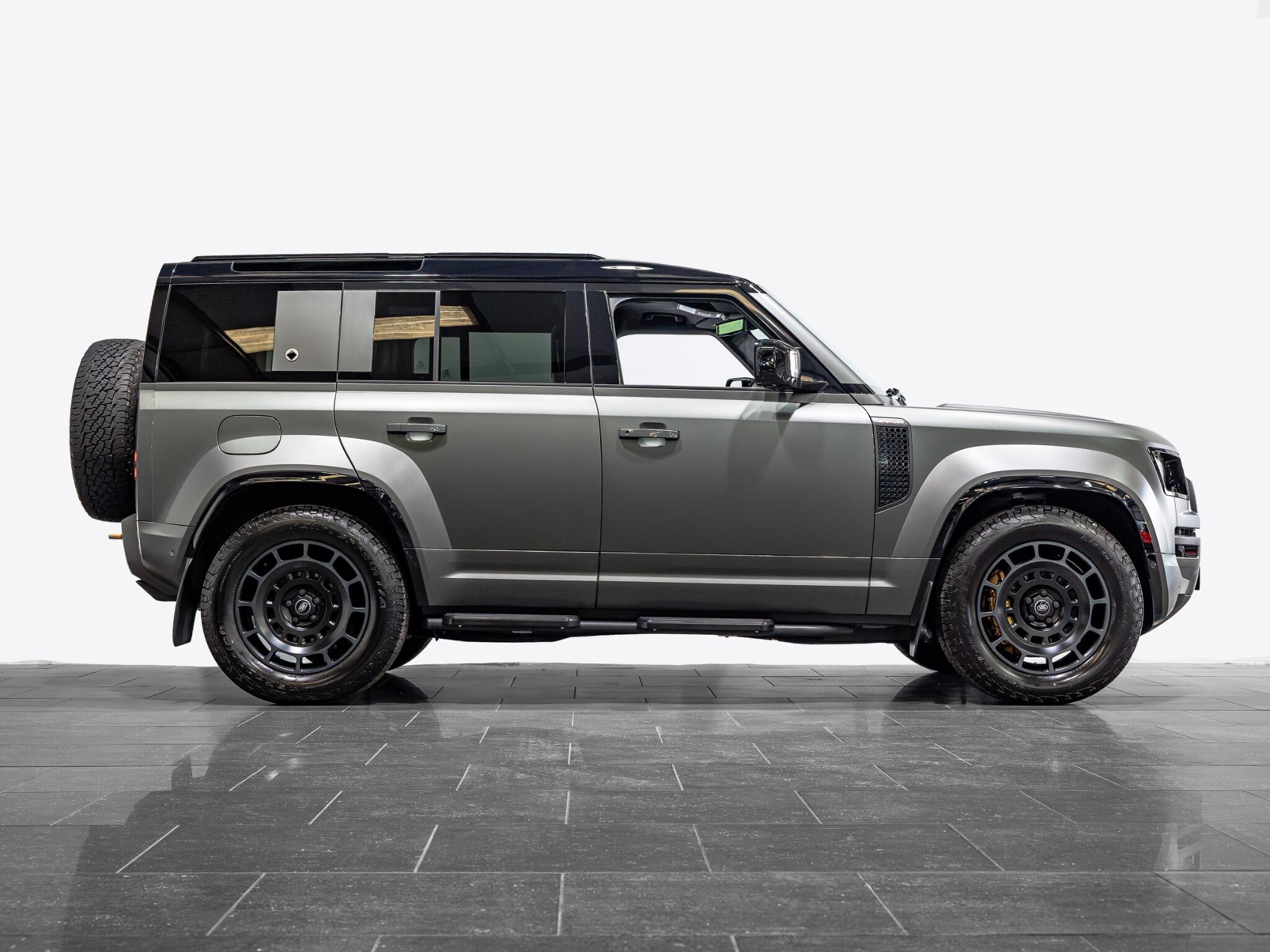 Land Rover Defender view 7