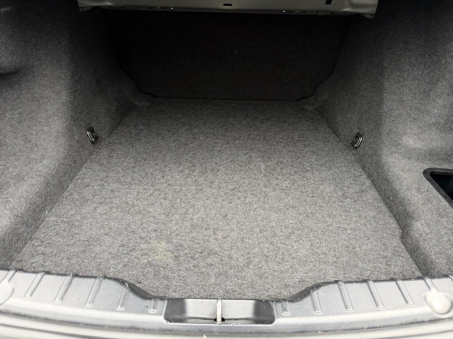BMW 5 Series view 35