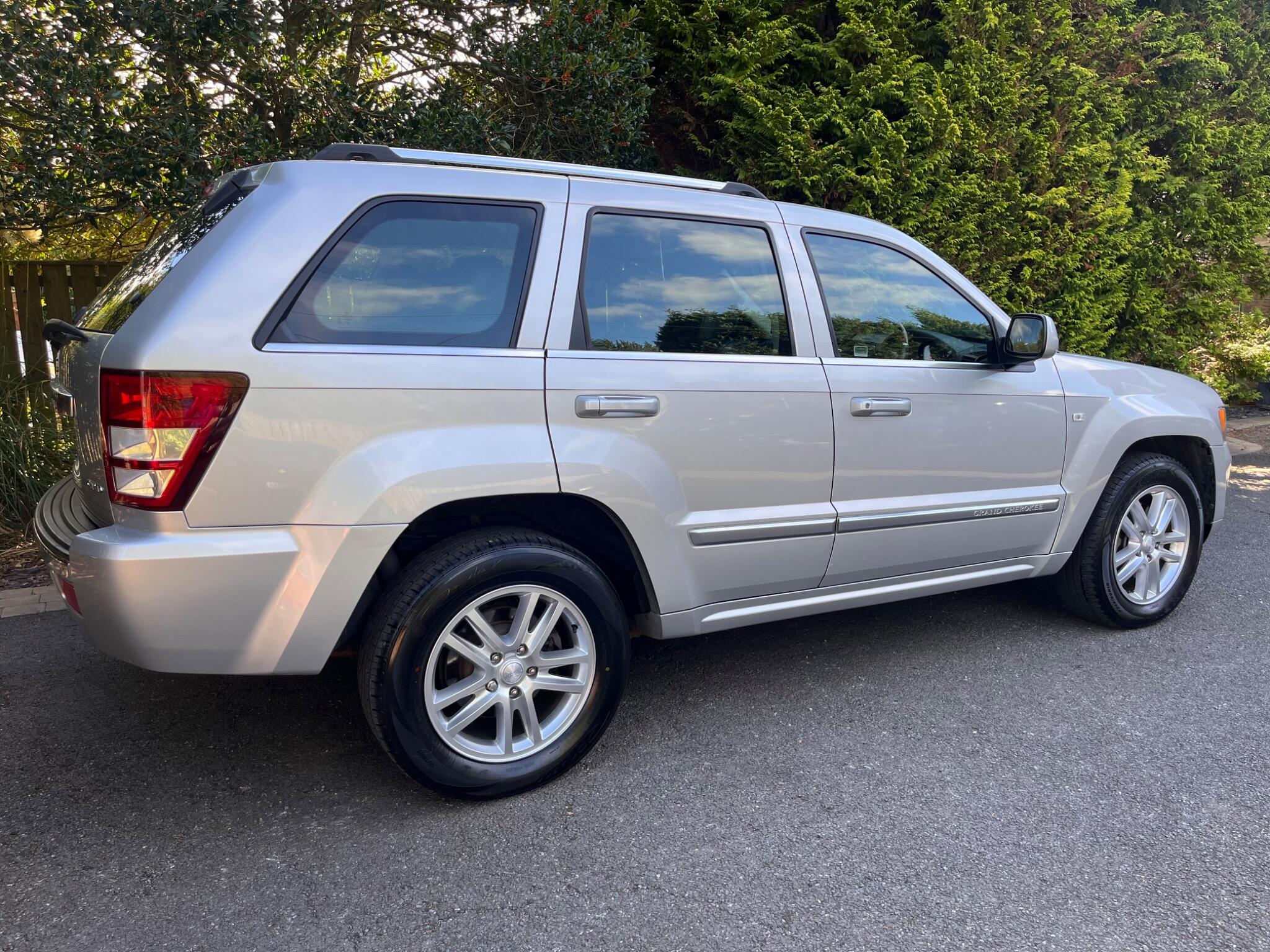 Jeep Grand Cherokee view 14