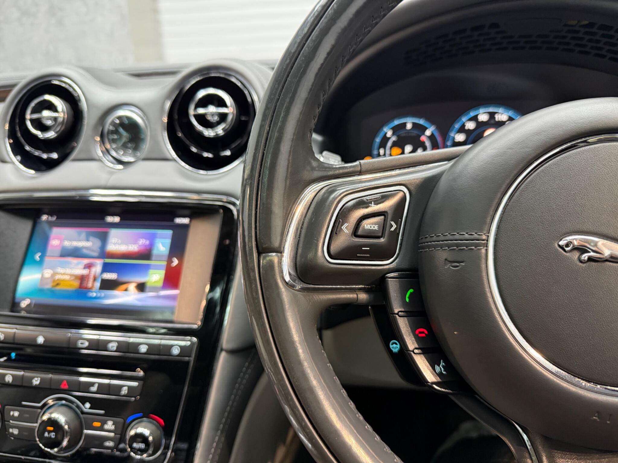 Jaguar XJ view 14