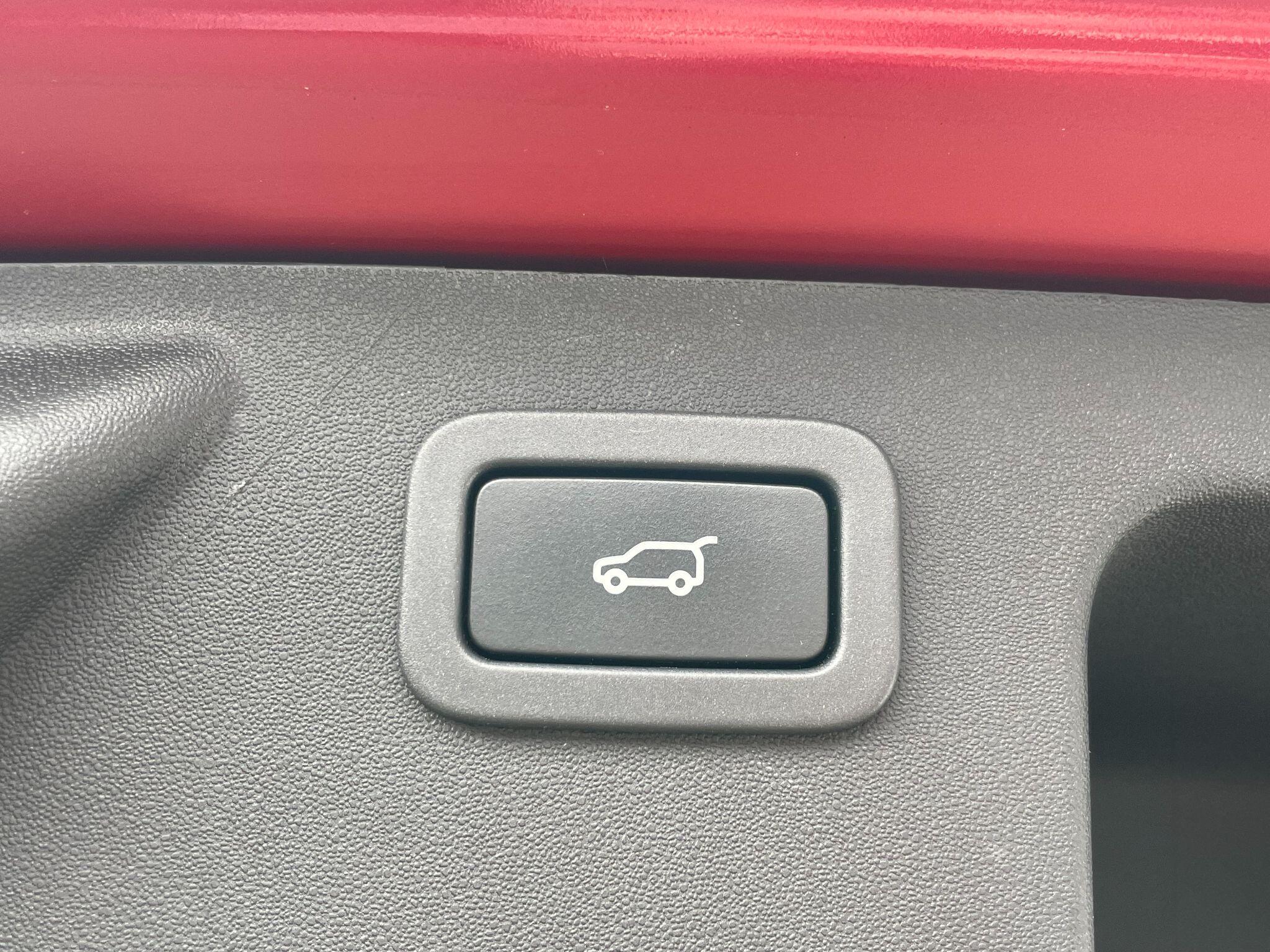 Land Rover Discovery Sport view 21