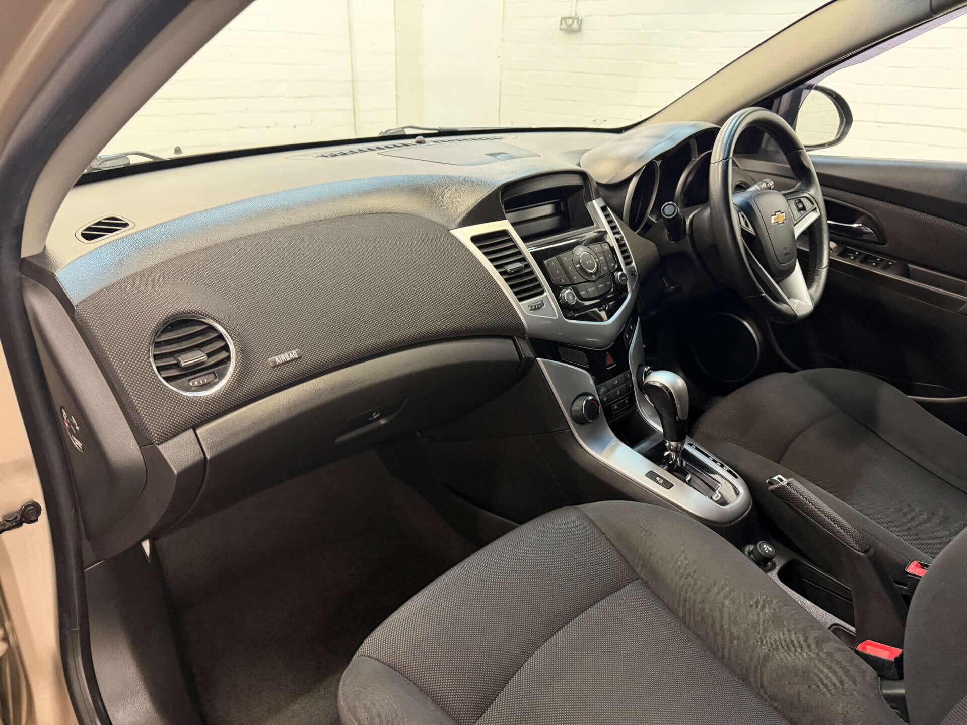 Chevrolet Cruze view 15