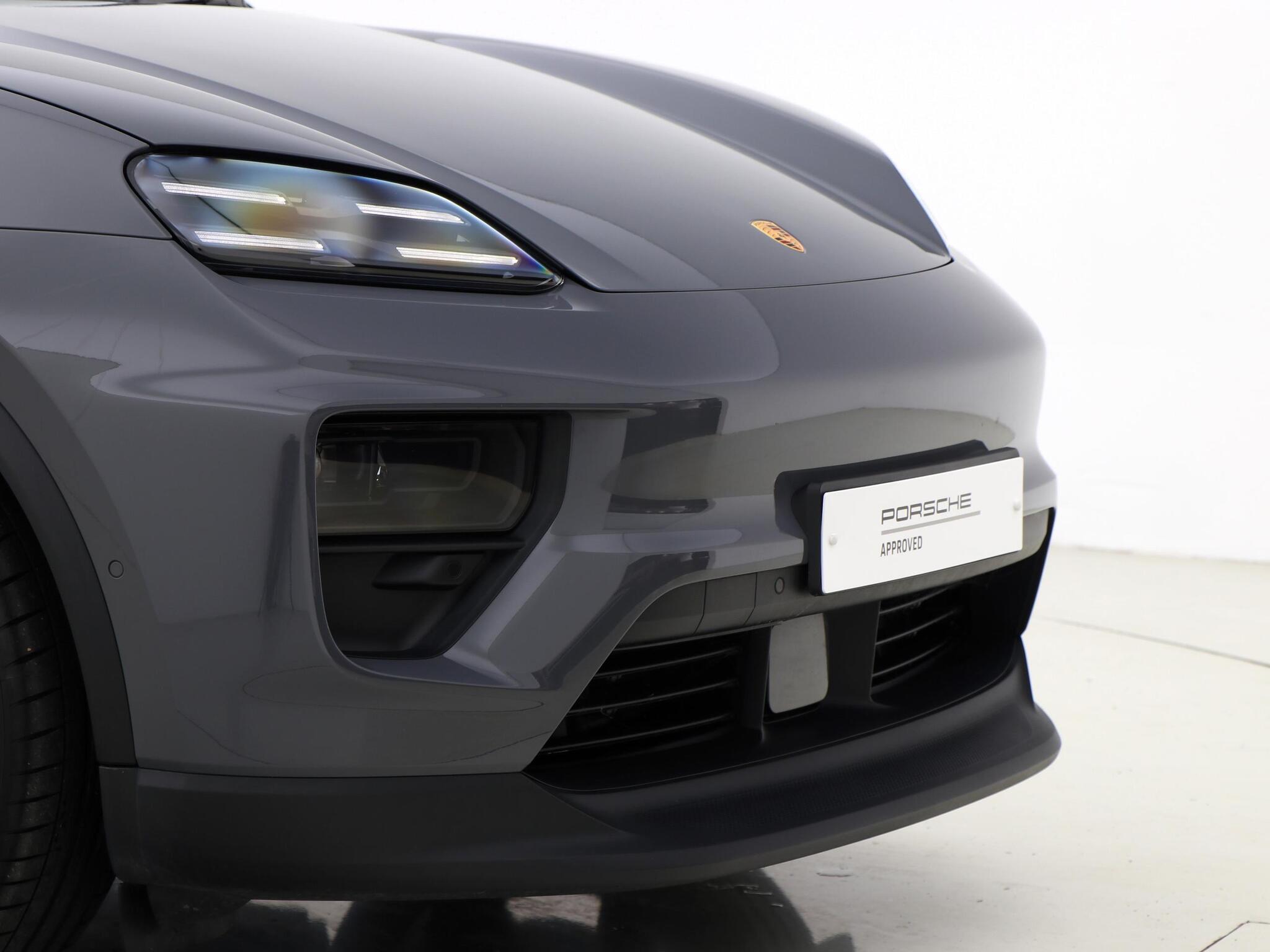 Porsche Macan view 10
