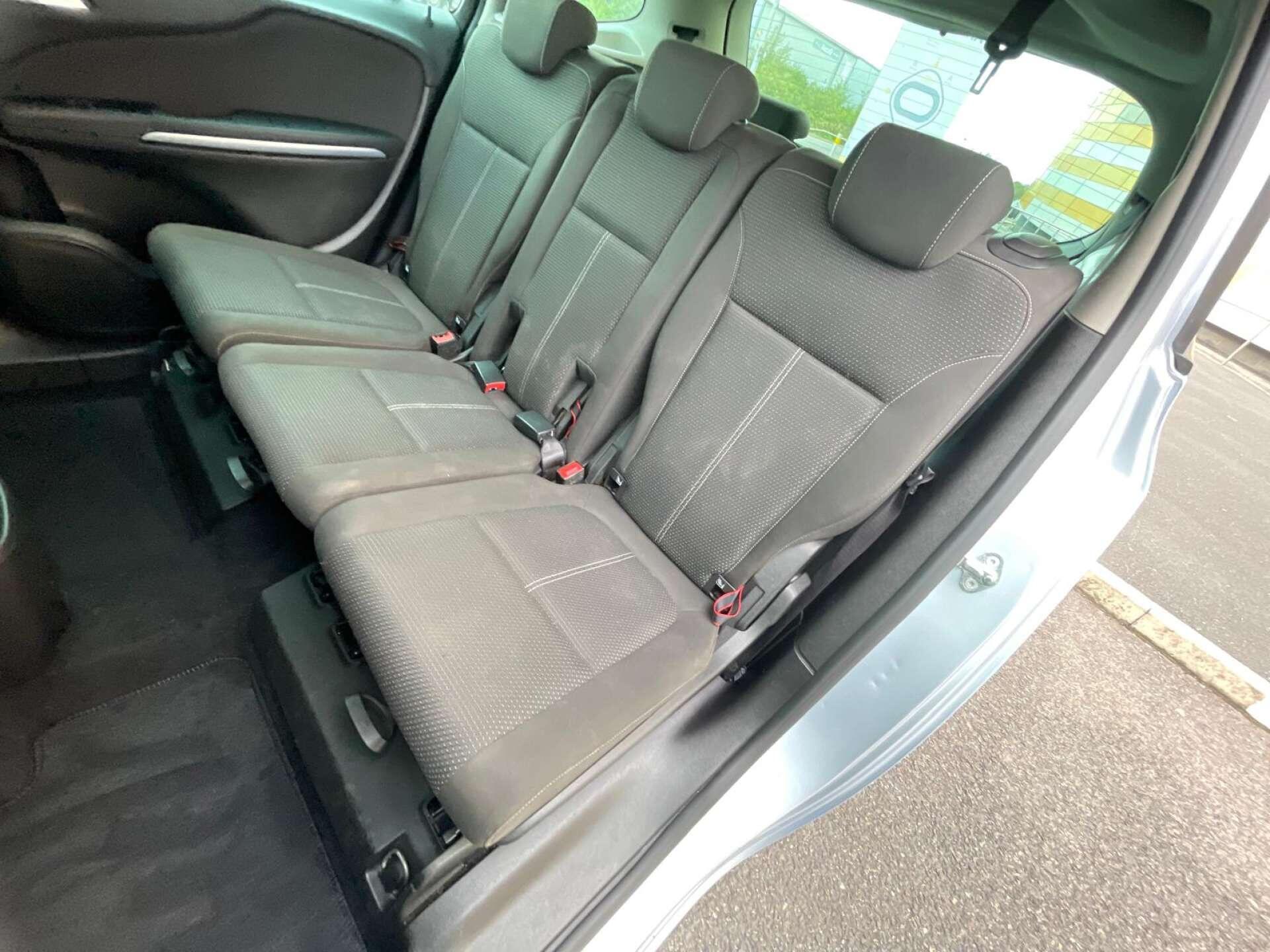Vauxhall Zafira Tourer view 40