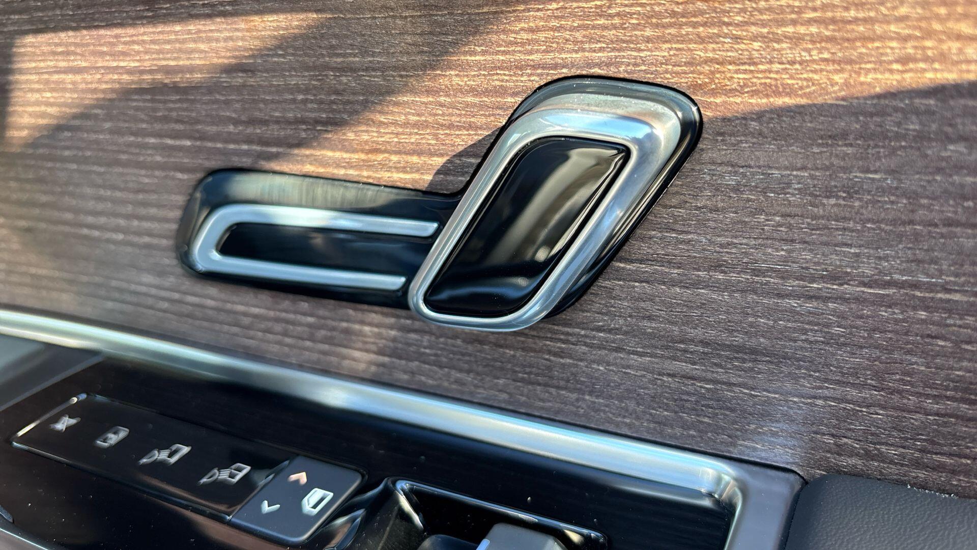 Land Rover Range Rover view 21