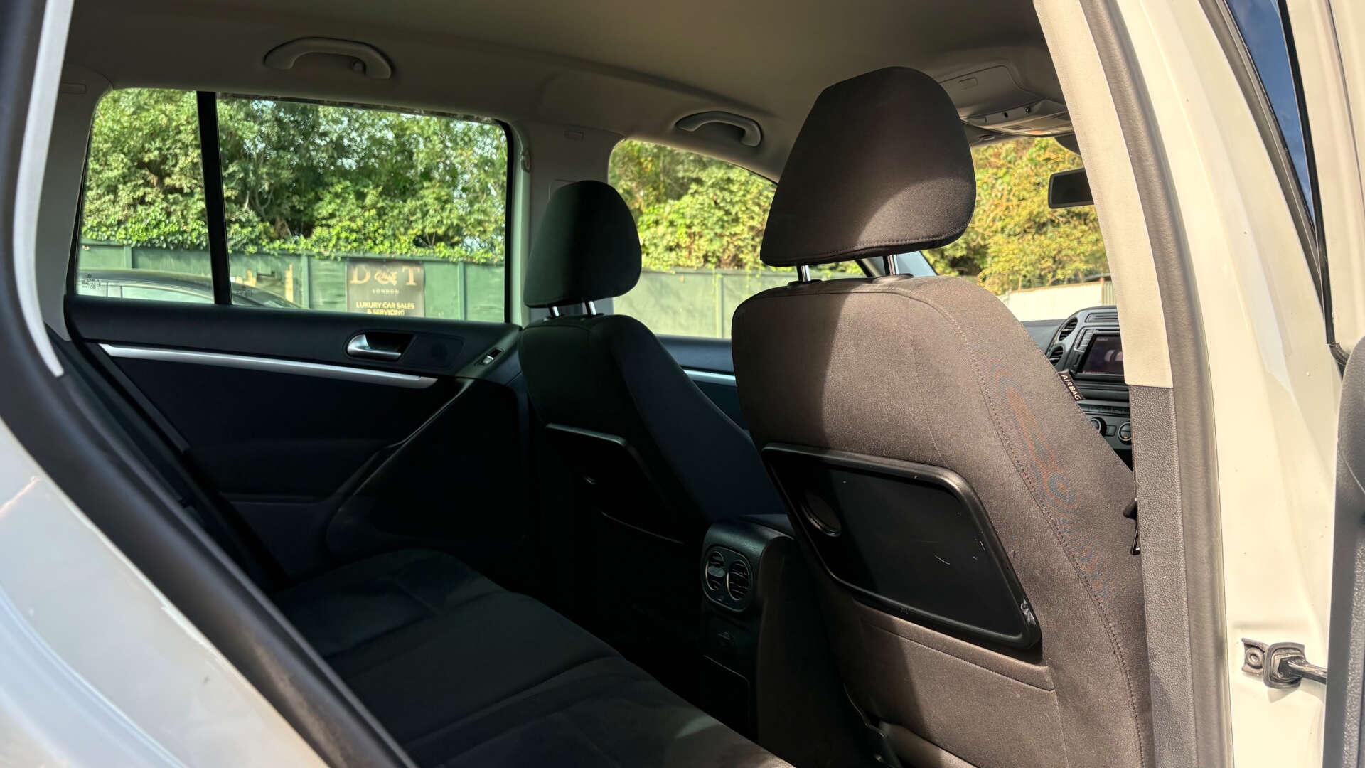 Volkswagen Tiguan view 12