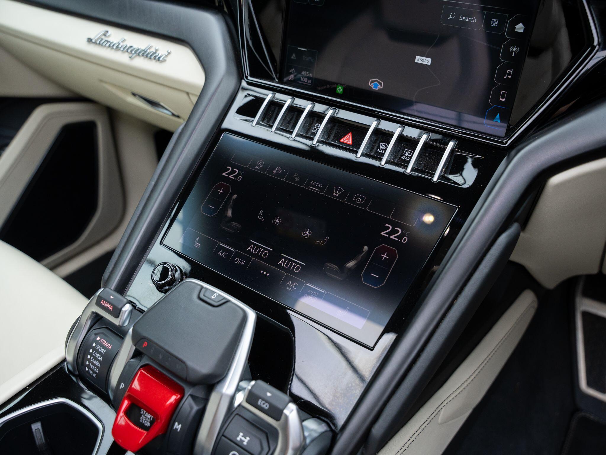 Lamborghini Urus view 30