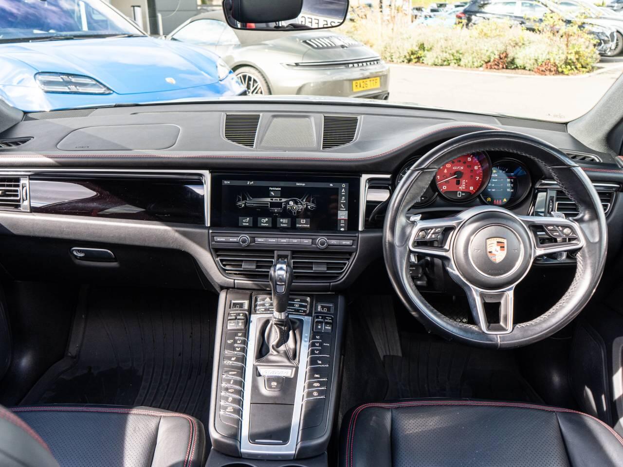 Porsche Macan view 32