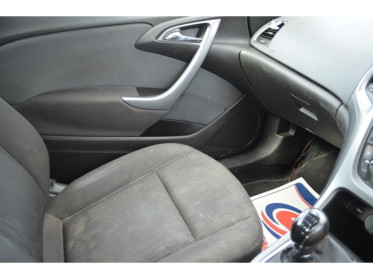 Vauxhall Astra GTC view 23