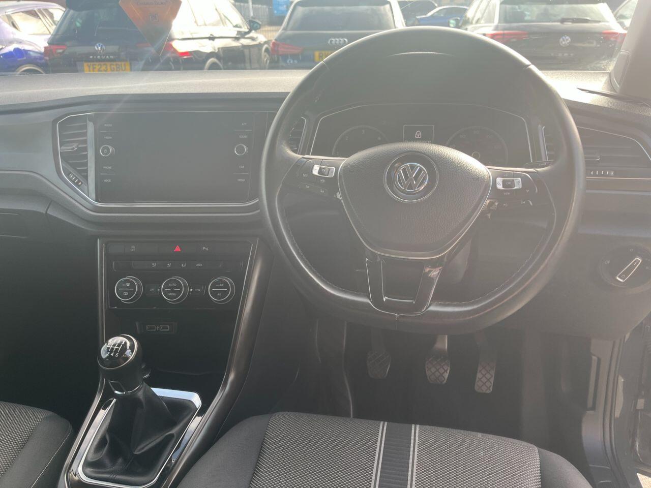 Volkswagen T-Roc view 10