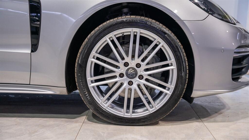 Porsche Panamera view 5