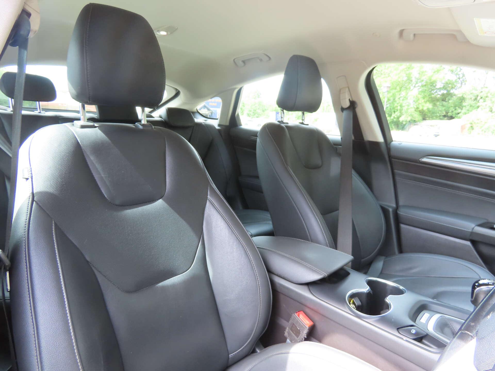 Ford Mondeo view 8