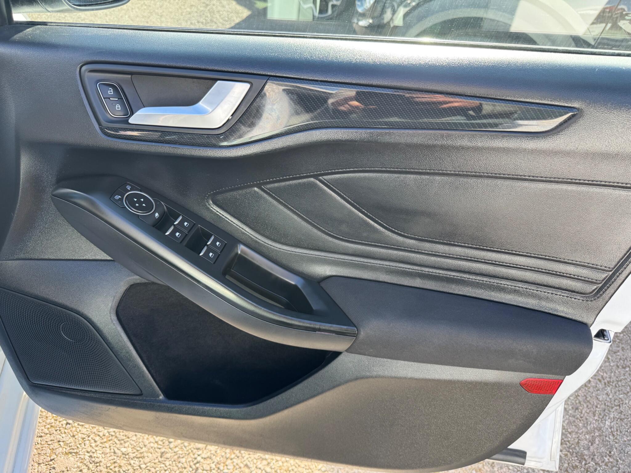 Ford Focus view 29