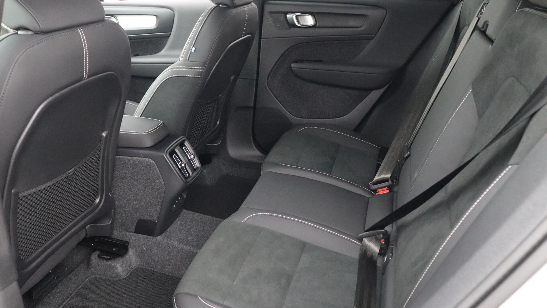 Volvo XC40 view 26