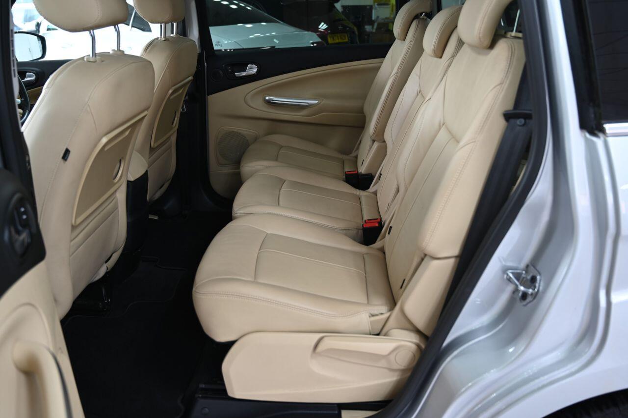 Ford Galaxy view 16