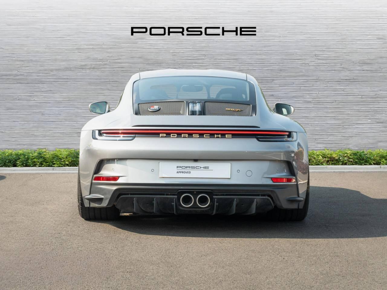 Porsche 911 view 7