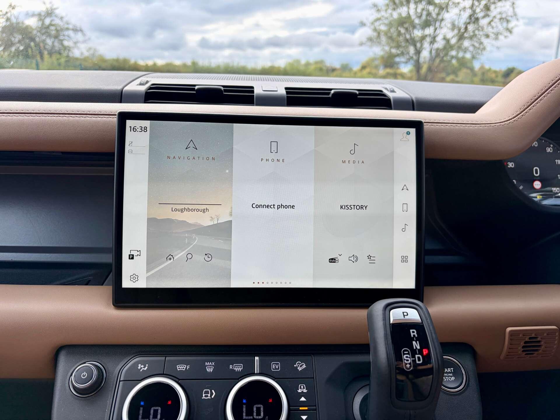 Land Rover Defender 110 view 48