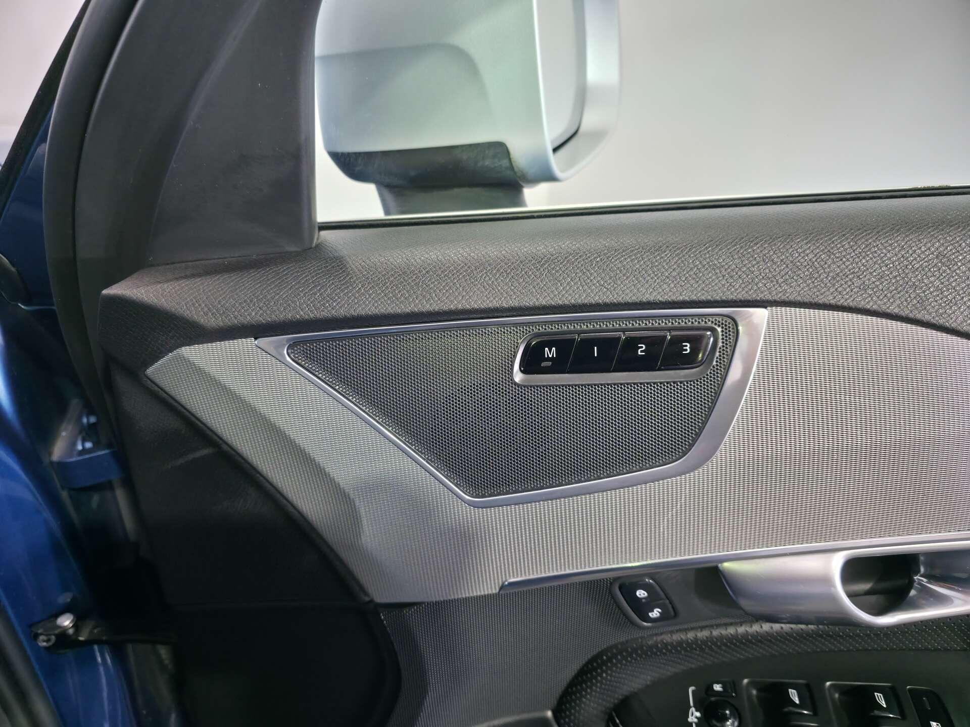 Volvo XC90 view 29