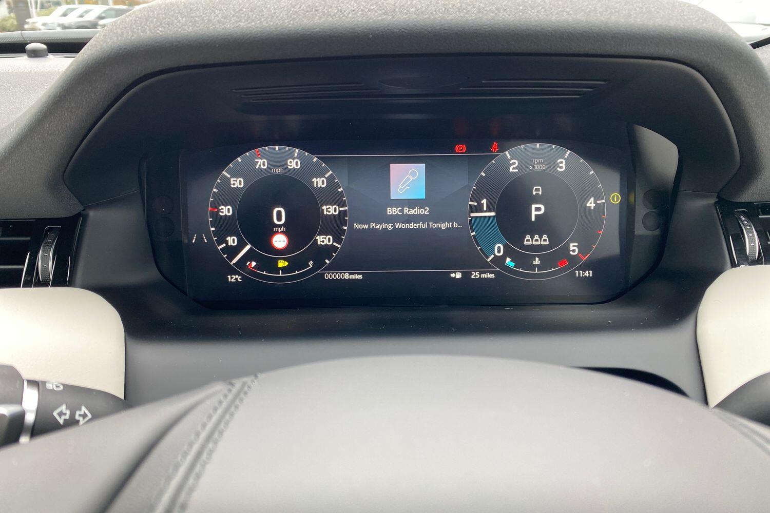 Land Rover Discovery Sport view 11