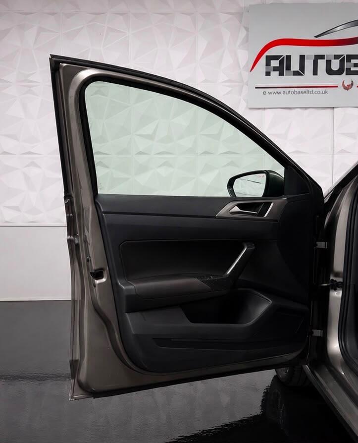 Volkswagen Polo view 12