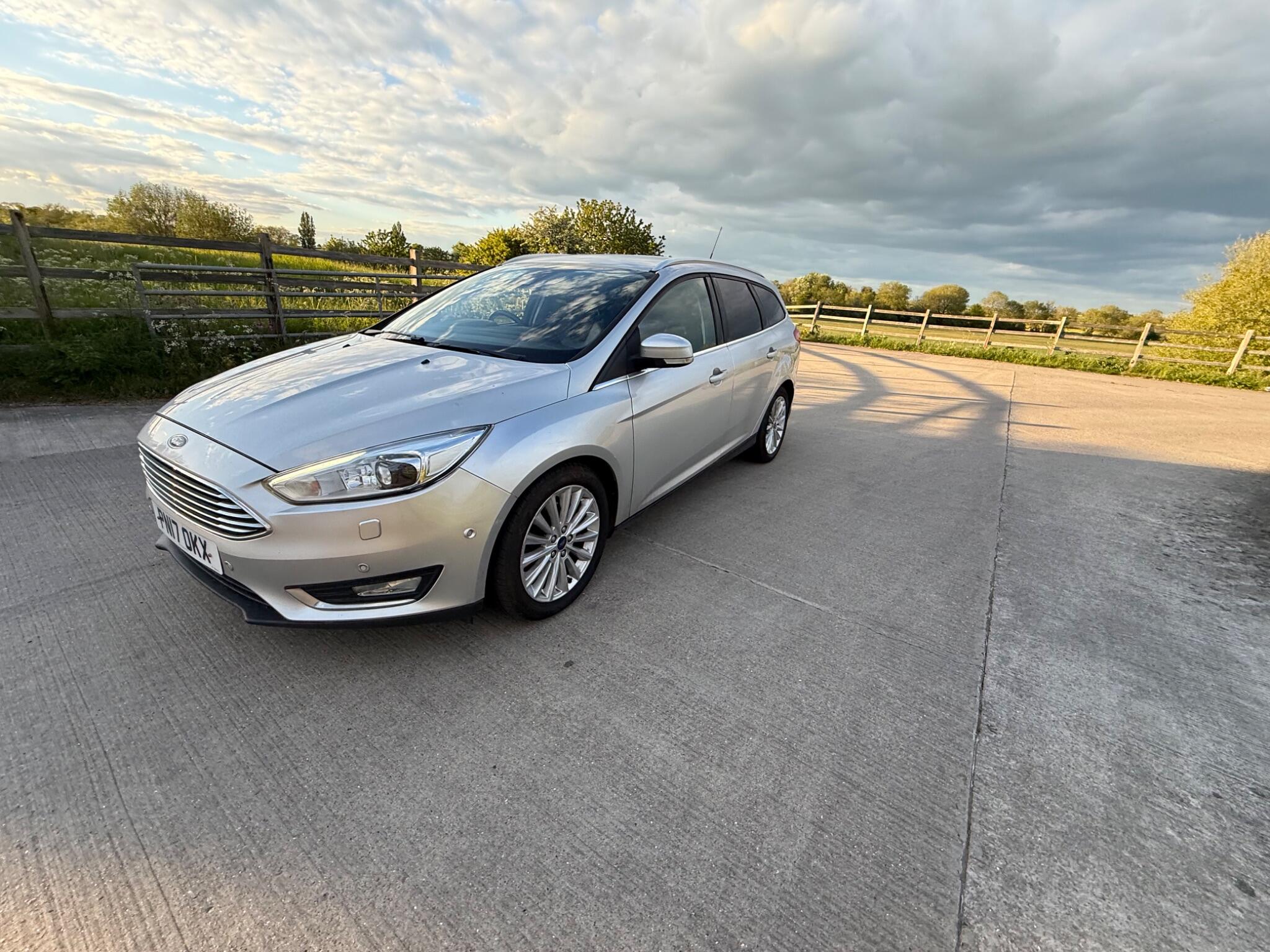 Ford Focus 1.5T EcoBoost Titanium X Euro 6 (s/s) 5dr — photo 4 of 126