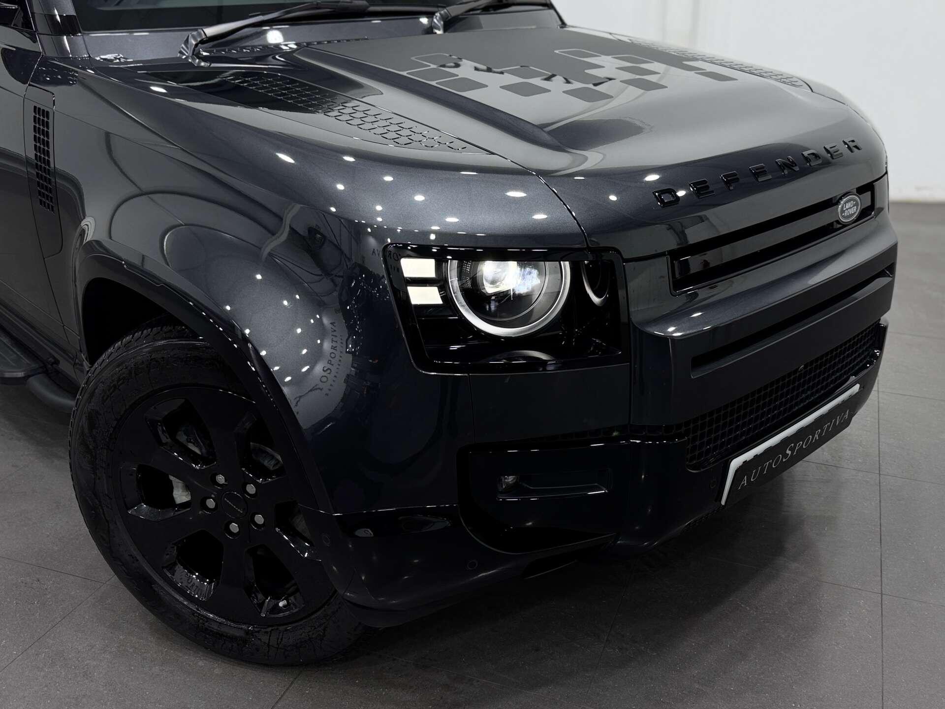 Land Rover Defender view 32