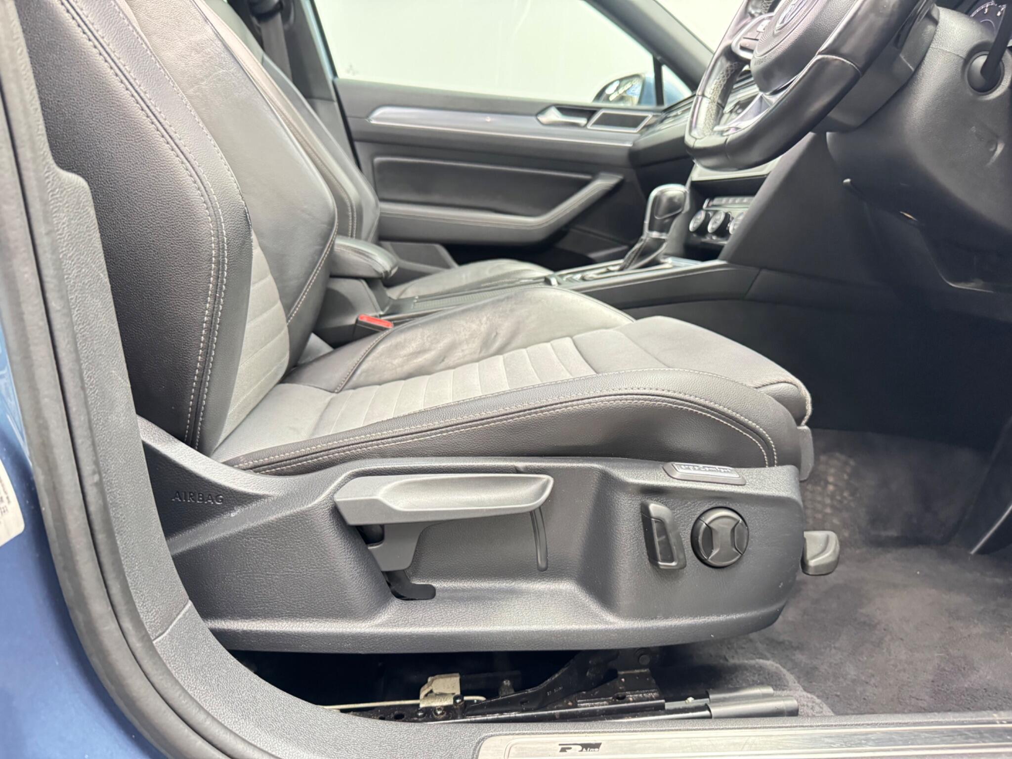 Volkswagen Passat view 28