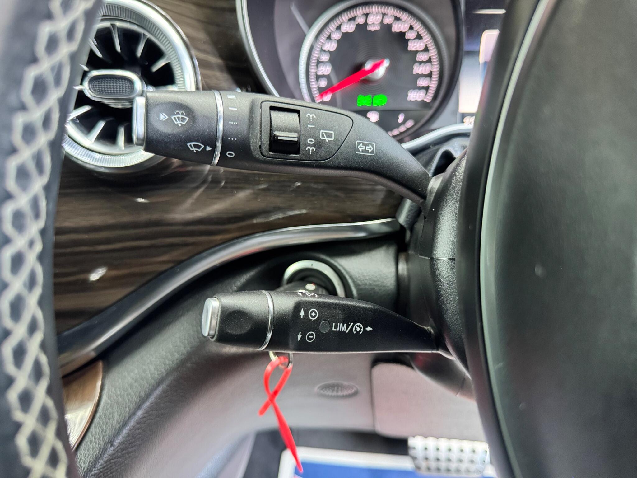 Mercedes-Benz V-Class view 44