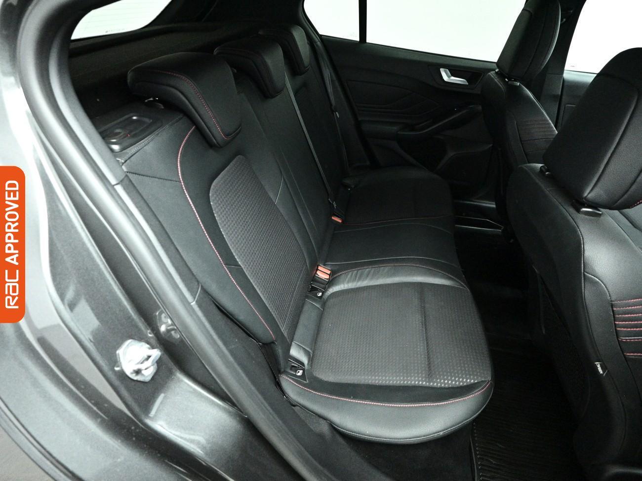 Ford Focus view 13