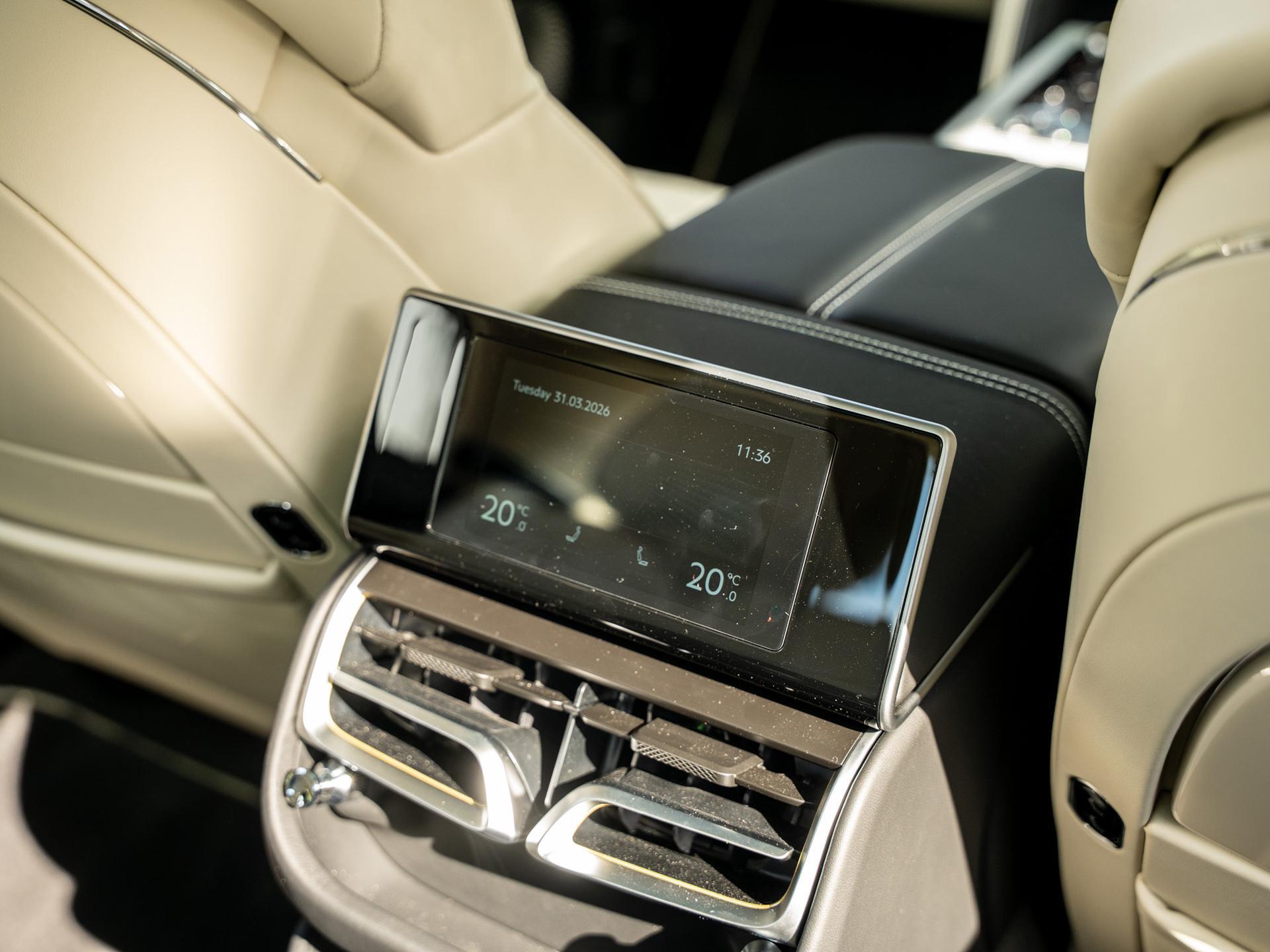 Bentley Flying Spur view 33