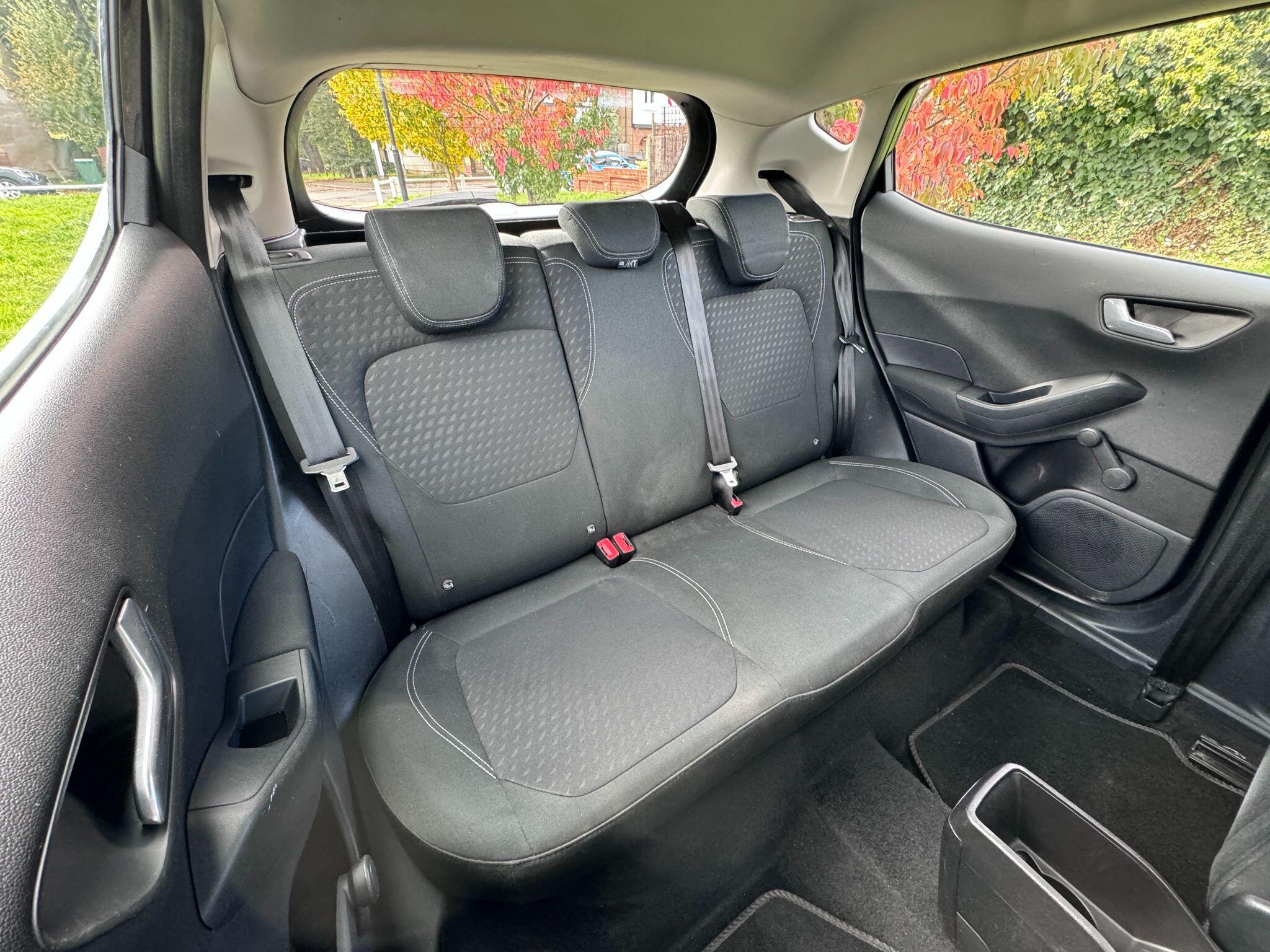 2017 Ford Fiesta image 21
