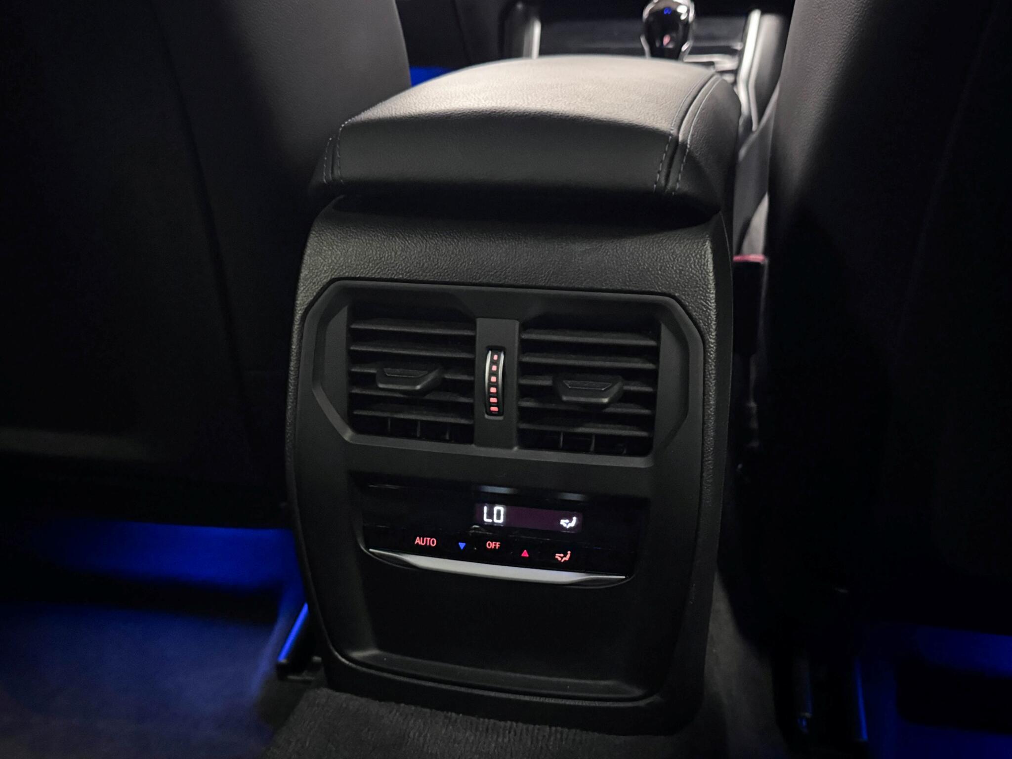 BMW 3 Series view 26