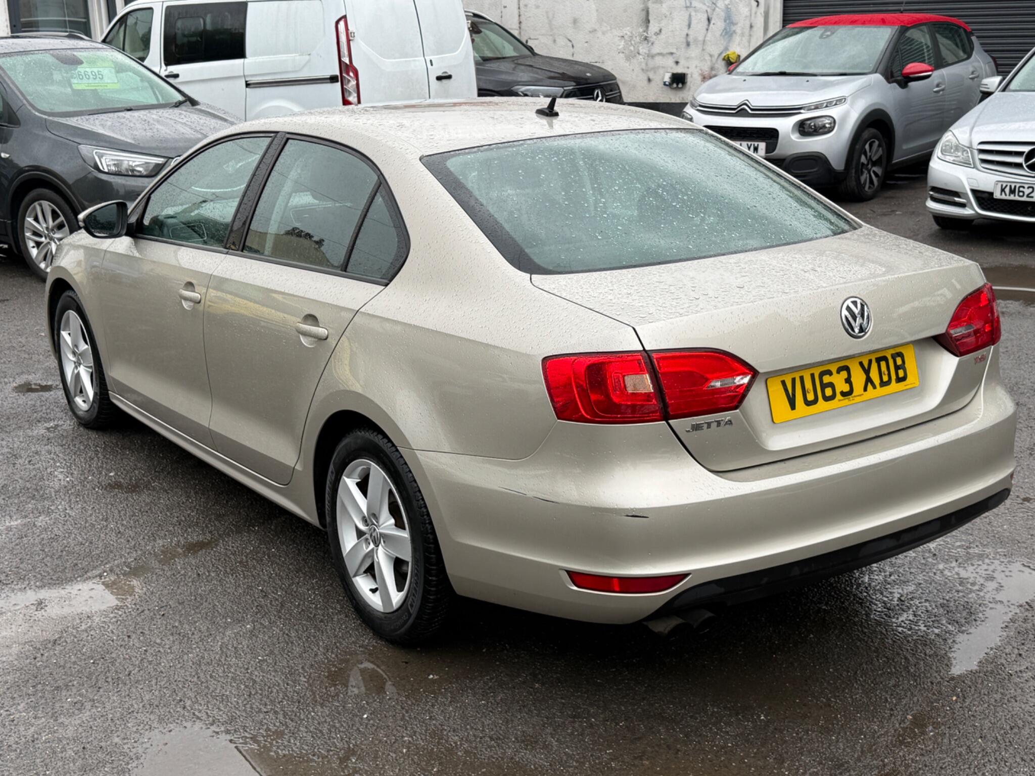 Volkswagen Jetta - Image 14