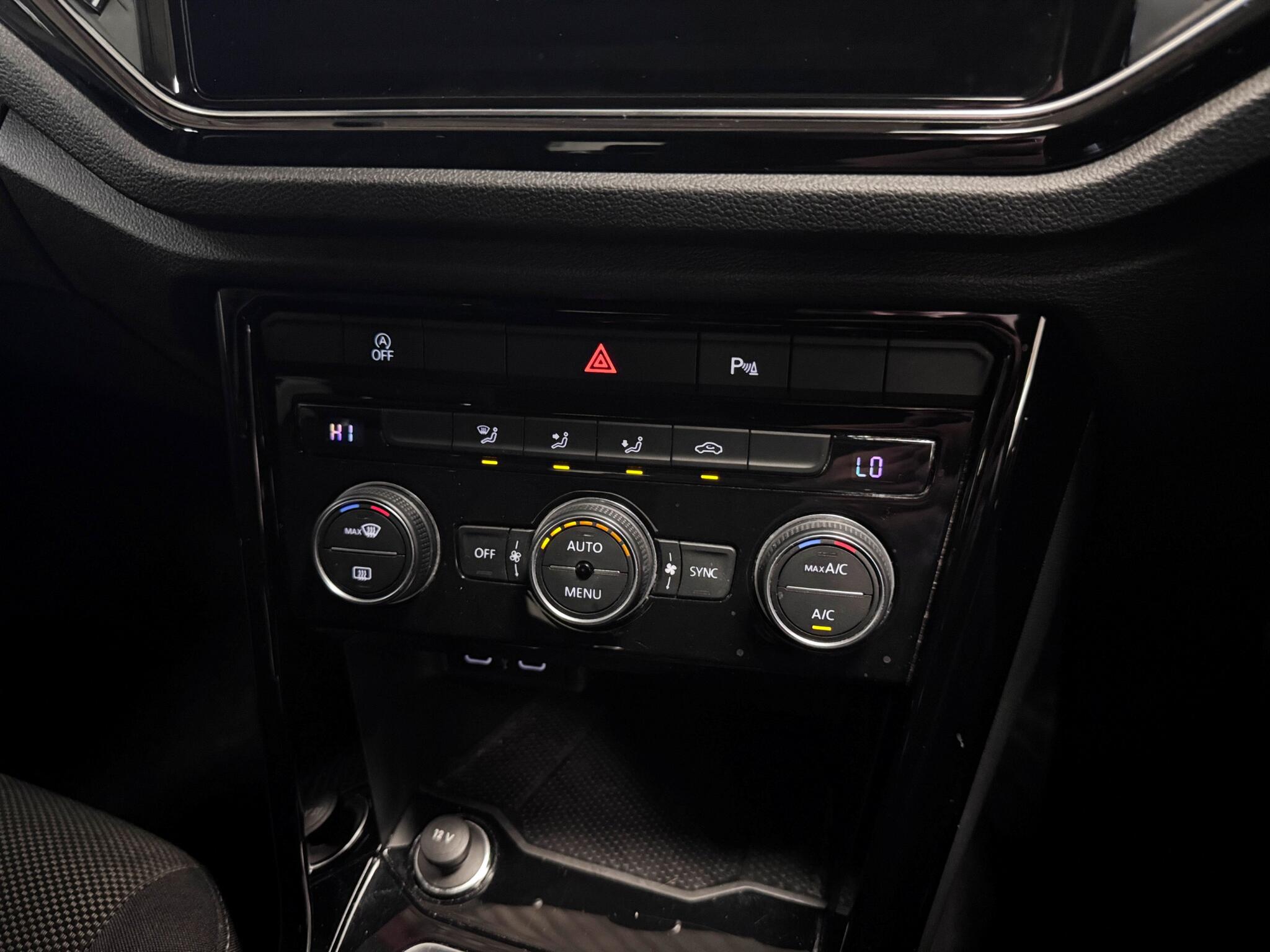 Volkswagen T-Roc view 30