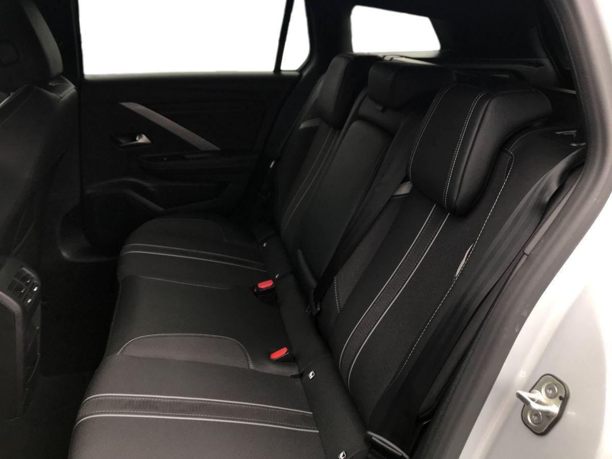 Vauxhall Astra view 7