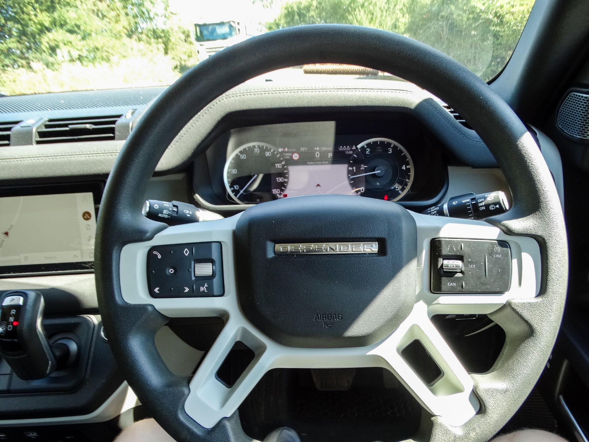 Land Rover Defender 90 view 7