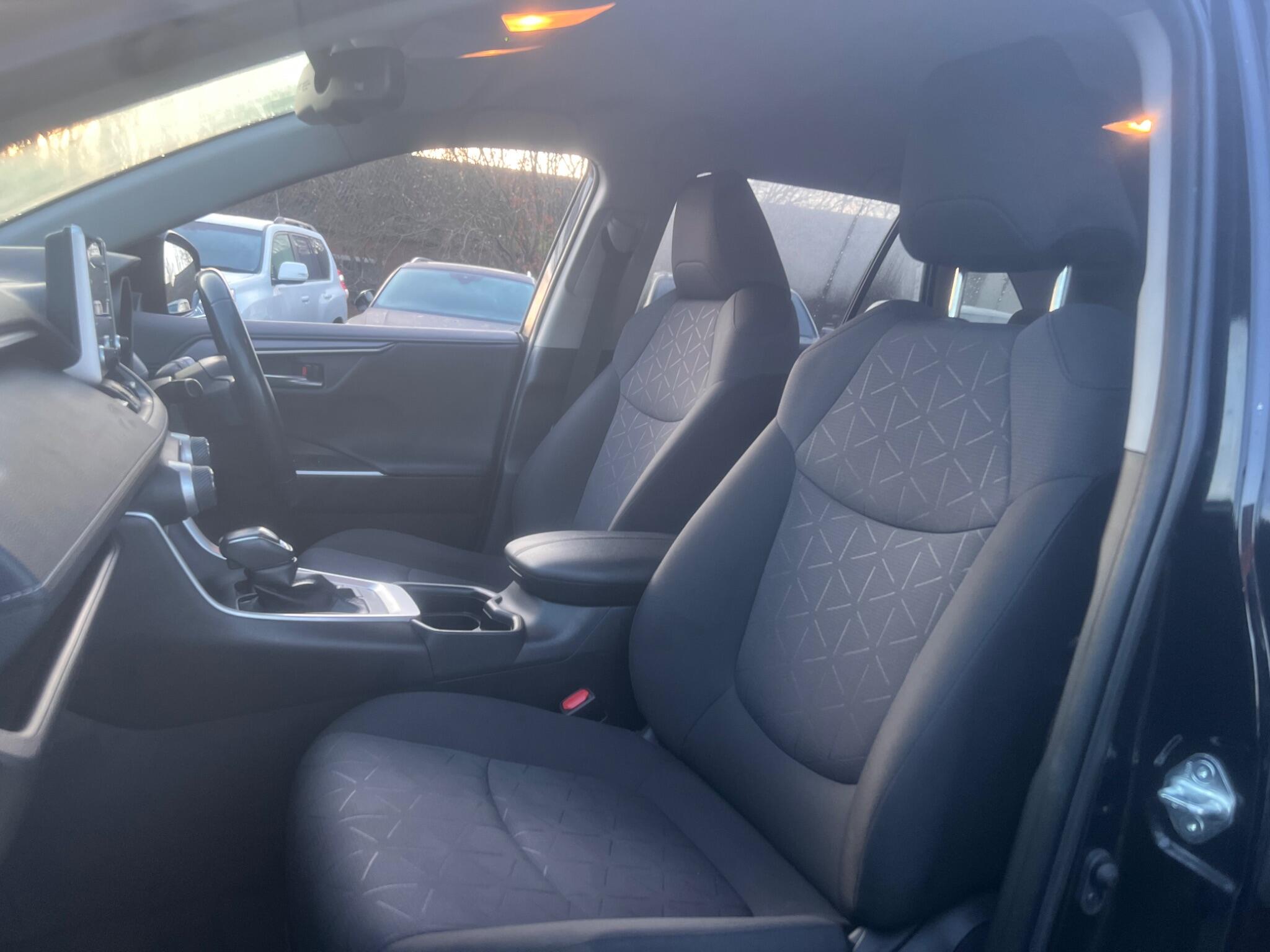 2019 Toyota RAV4 2.5 VVT-h Design CVT Euro 6 (s/s) 5dr • 116,015 miles image 22