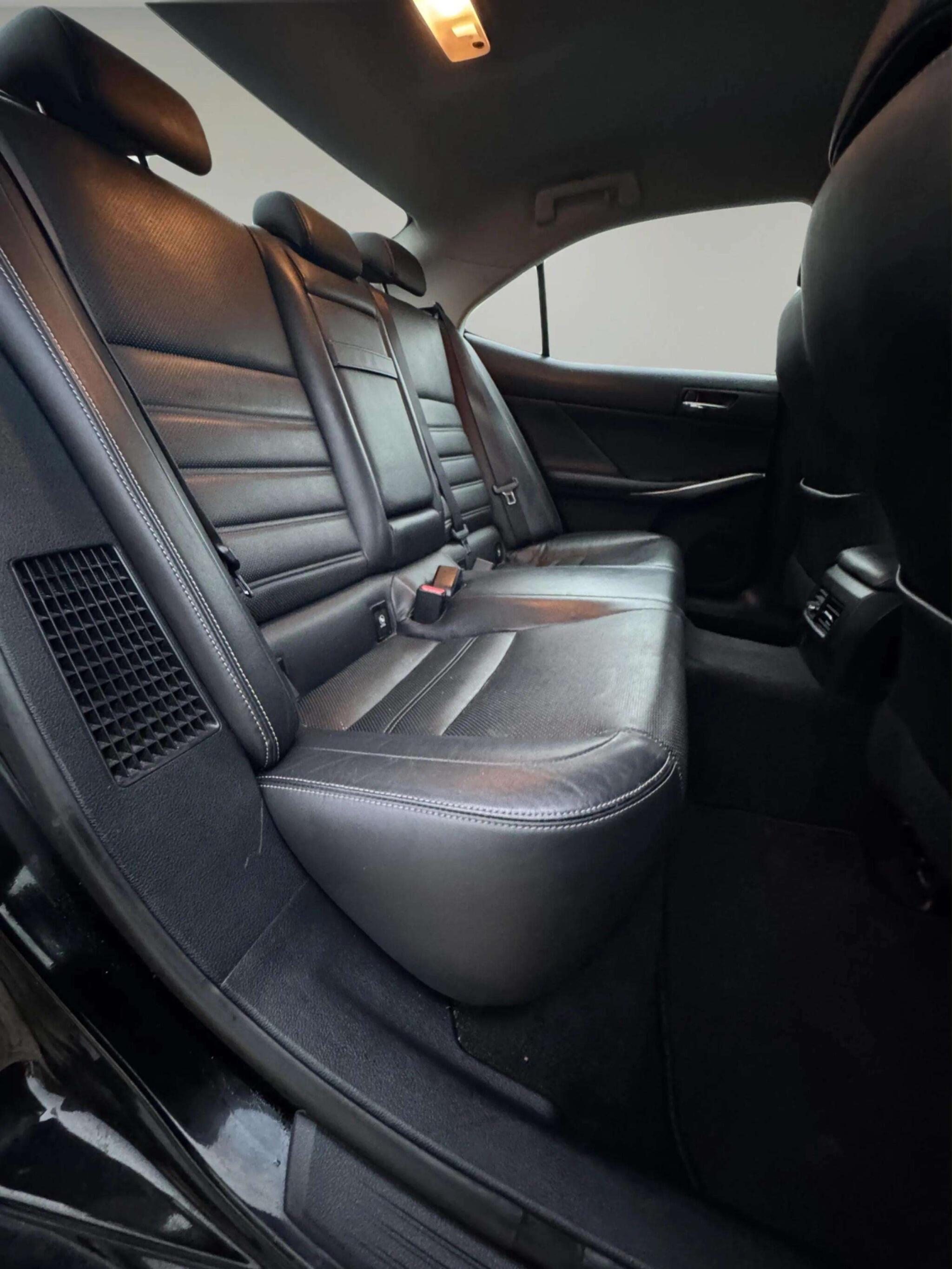 Lexus Is view 60