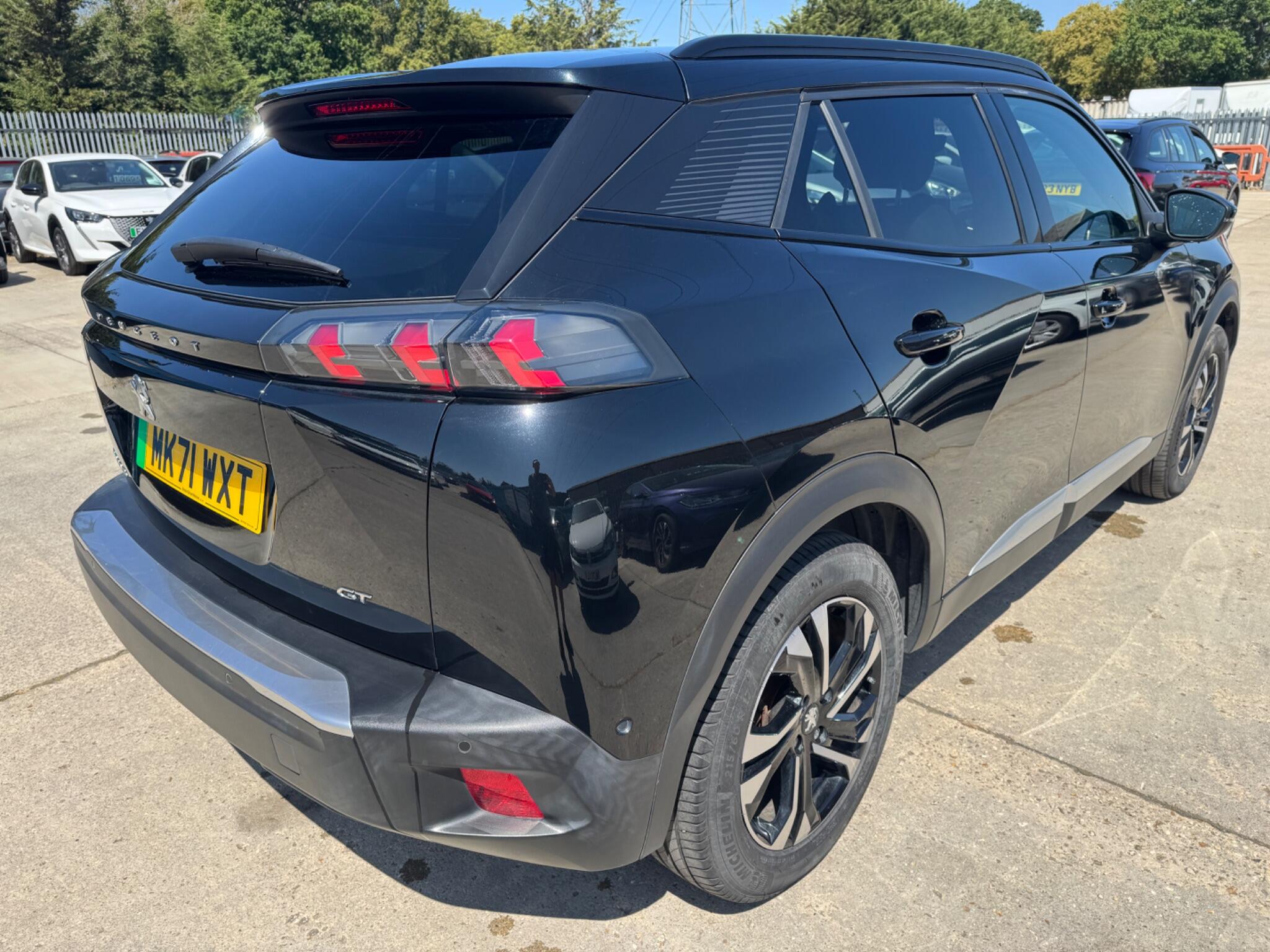 Peugeot E-2008 view 13